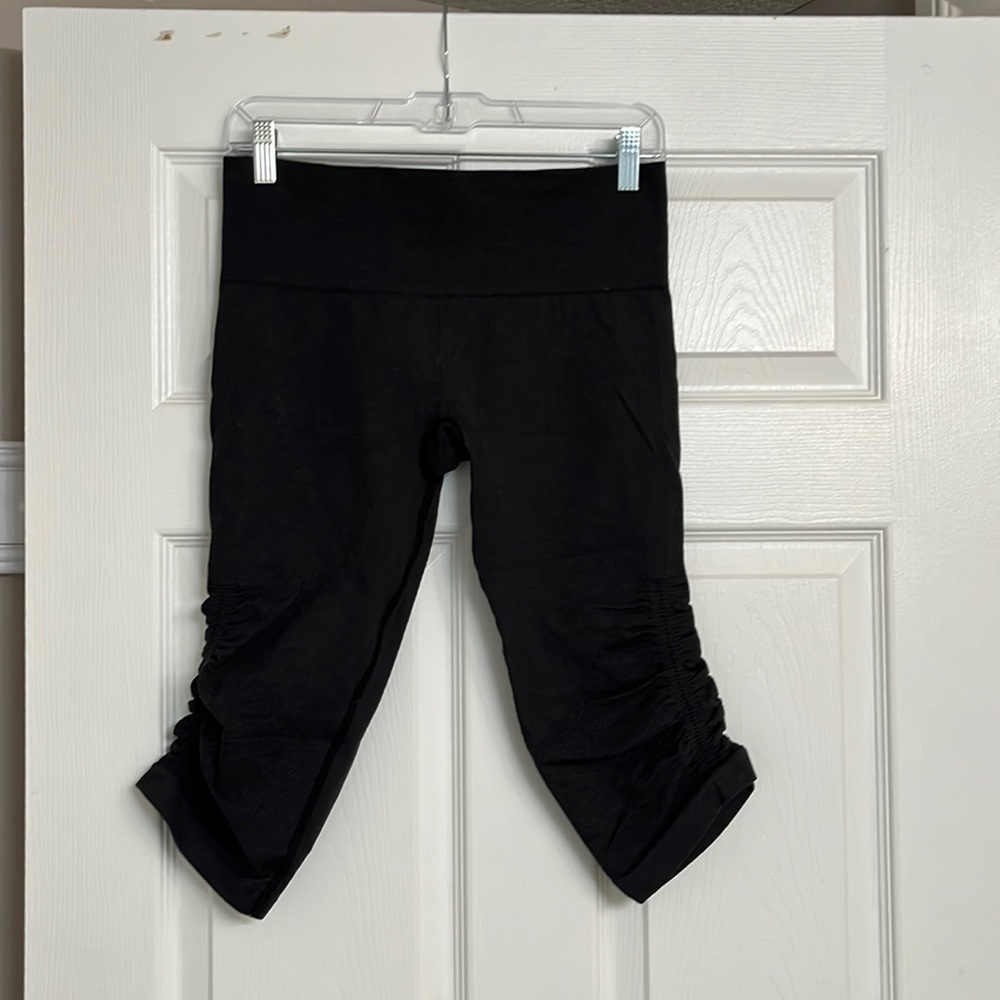 Barely used 23 inch Lululemon cropped leggings